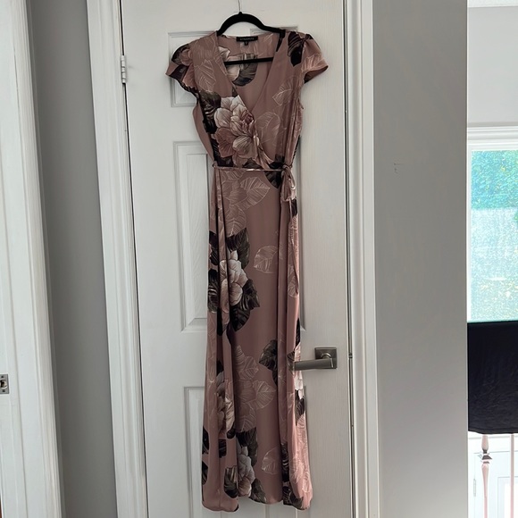 DYNAMITE WRAP DRESS - Picture 1 of 4